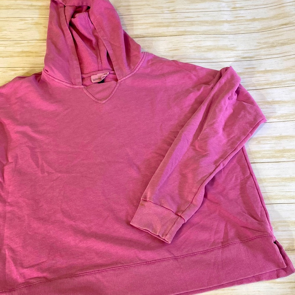 Universal thread pullover hoodie